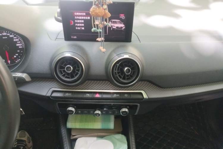 Used Audi Q2L 2018 35 TFSI Fashion Elegant Version China V Audio And AC Panel