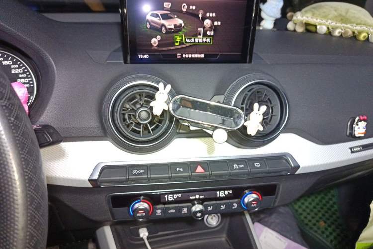Used Audi Q2L 2018 35 TFSI Fashion Elegant Version China V Audio And AC Panel