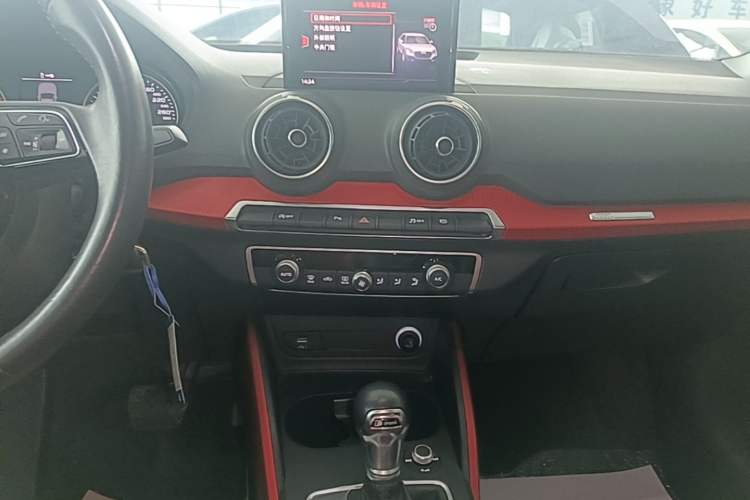 Used Audi Q2L 2018 35 TFSI Fashion Dynamic Version China VI Emission Standard Audio And AC Panel