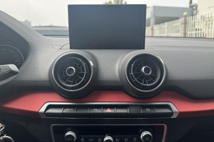 Used Audi Q2L 2018 35 TFSI Fashion Dynamic Version China VI Emission Standard Audio And AC Panel