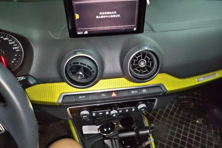 Used Audi Q2L 2018 35 TFSI Fashion Dynamic Version China V Emission Standard Audio And AC Panel