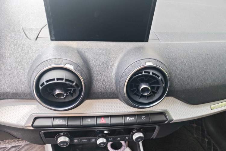 Used Audi Q2L 2018 35 TFSI Fashionable & Elegant Version China VI Emission Standard Audio And AC Panel