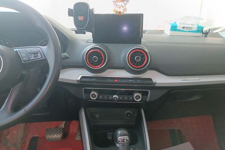 Used Audi Q2L 2018 35 TFSI Fashionable & Elegant Version China VI Emission Standard Audio And AC Panel