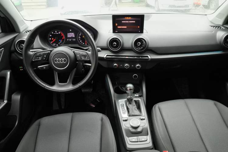 Used Audi Q2L 2018 35 TFSI Launch Exclusive Edition China VI Center Console