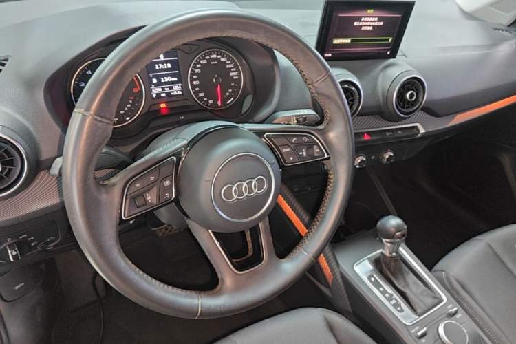 Used Audi Q2L 2018 35 TFSI Launch Exclusive Edition China VI Center Console