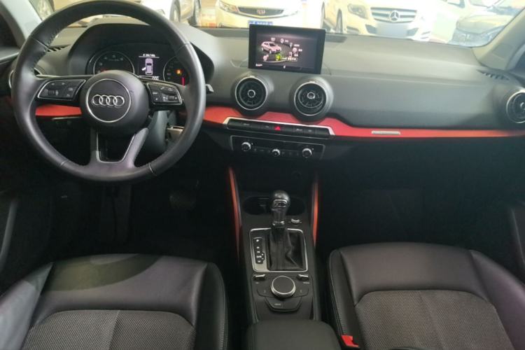 Used Audi Q2L 2018 35 TFSI Fashion Dynamic Version China VI Emission Standard Center Console