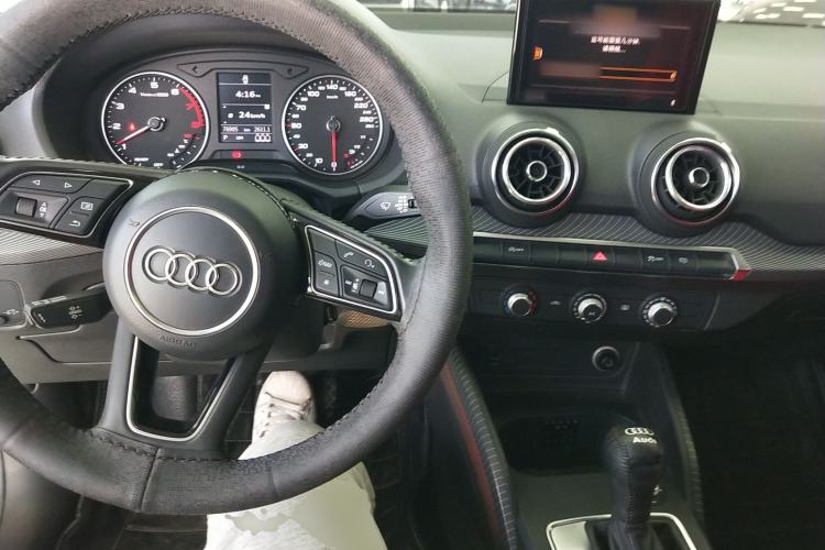 Used Audi Q2L 2018 35 TFSI Launch Exclusive Edition China V Center Console