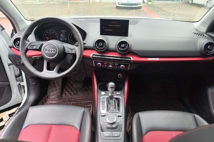 Used Audi Q2L 2018 35 TFSI Fashion Dynamic Version China VI Emission Standard Center Console