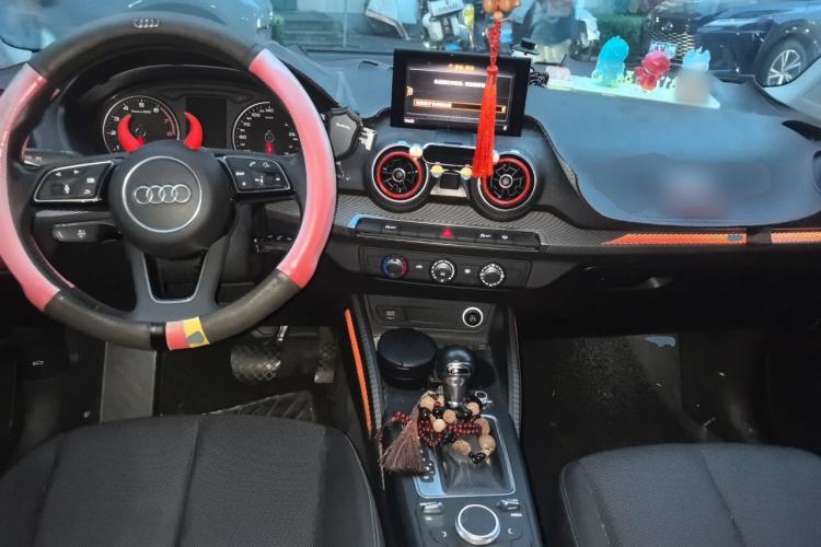 Used Audi Q2L 2018 35 TFSI Launch Exclusive Edition China VI Center Console