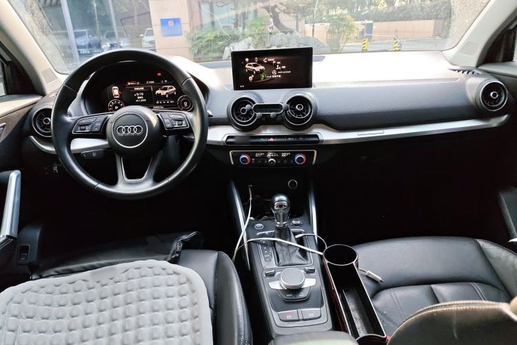 Used Audi Q2L 2018 35 TFSI Luxury Prestige Version China VI Center Console