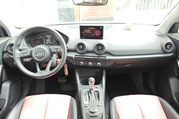 Used Audi Q2L 2018 35 TFSI Launch Exclusive Edition China V Center Console