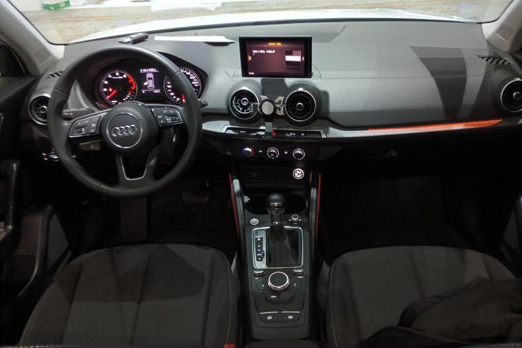 Used Audi Q2L 2018 35 TFSI Launch Exclusive Edition China VI Center Console