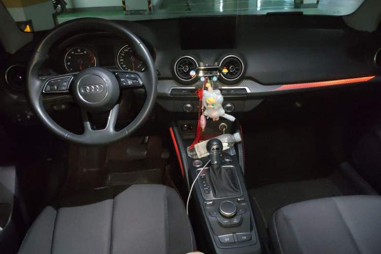 Used Audi Q2L 2018 35 TFSI Launch Exclusive Edition China VI Center Console