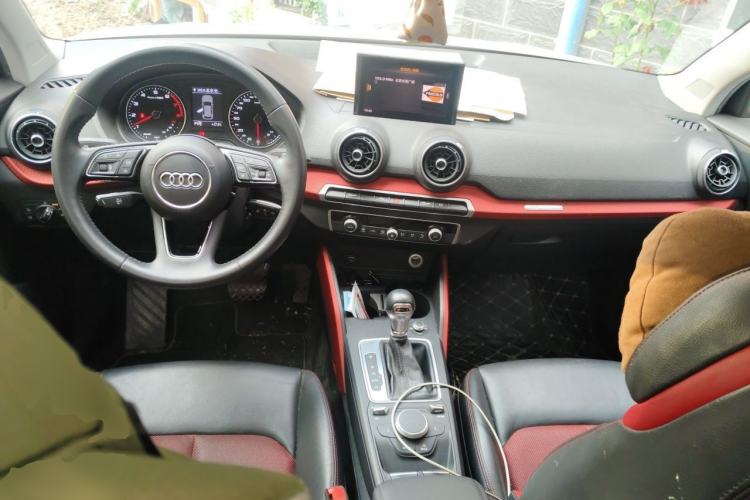 Used Audi Q2L 2018 35 TFSI Fashion Dynamic Version China V Emission Standard Center Console