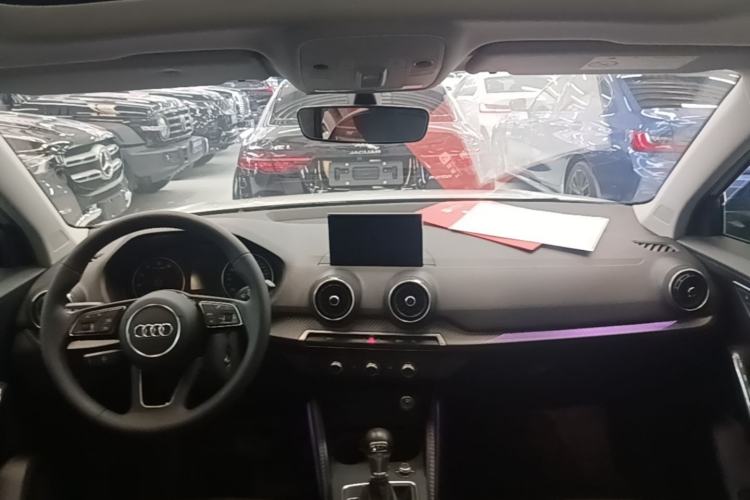 Used Audi Q2L 2018 35 TFSI Launch Exclusive Edition China VI Center Console