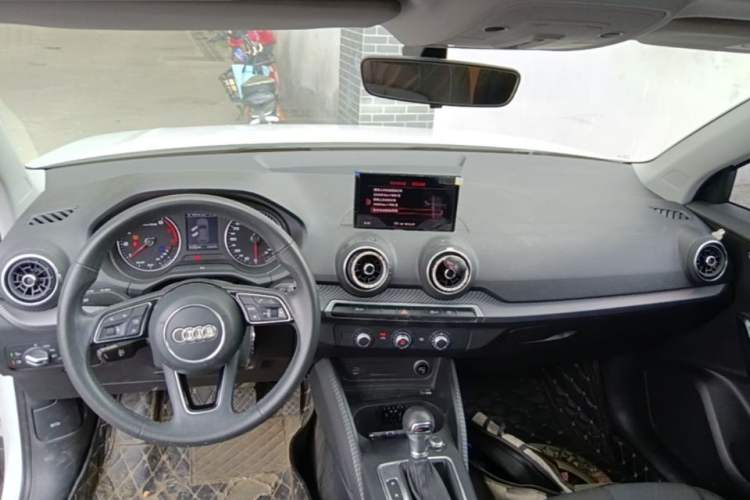 Used Audi Q2L 2018 35 TFSI Launch Exclusive Edition China VI Center Console