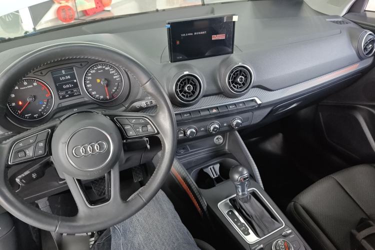 Used Audi Q2L 2018 35 TFSI Launch Exclusive Edition China VI Center Console