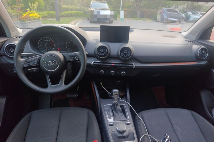 Used Audi Q2L 2018 35 TFSI Launch Exclusive Edition China VI Center Console