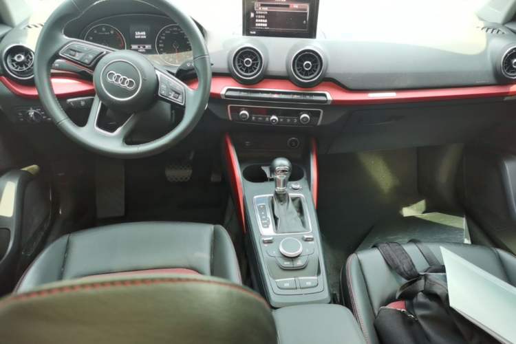 Used Audi Q2L 2018 35 TFSI Fashion Dynamic Version China VI Emission Standard Center Console