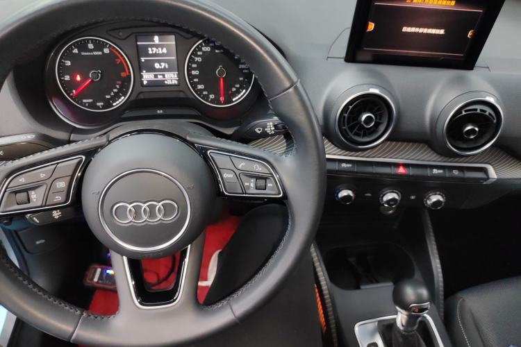 Used Audi Q2L 2018 35 TFSI Launch Exclusive Edition China VI Center Console