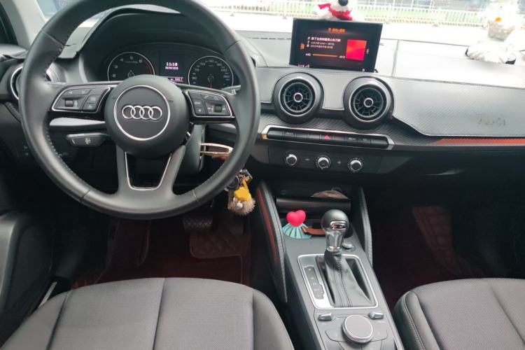 Used Audi Q2L 2018 35 TFSI Launch Exclusive Edition China V Center Console