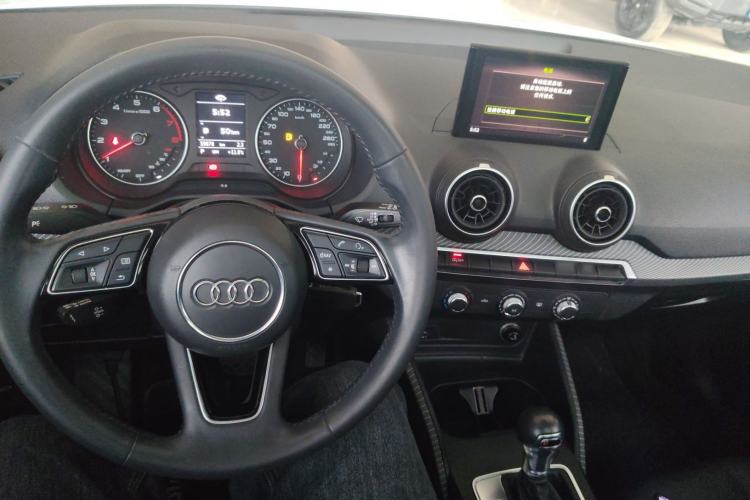 Used Audi Q2L 2018 35 TFSI Launch Exclusive Edition China VI Center Console