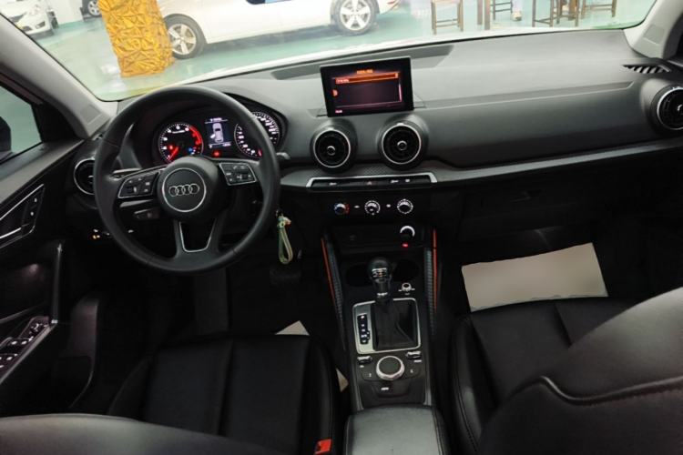 Used Audi Q2L 2018 35 TFSI Launch Exclusive Edition China V Center Console