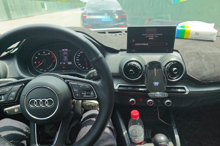 Used Audi Q2L 2018 35 TFSI Launch Exclusive Edition China VI Center Console