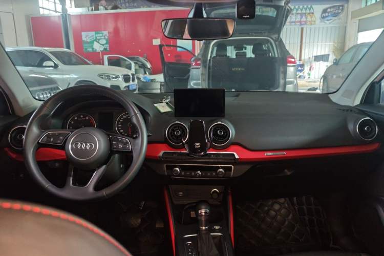 Used Audi Q2L 2018 35 TFSI Launch Exclusive Edition China V Center Console