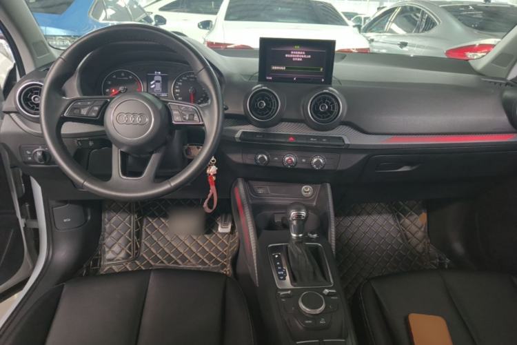 Used Audi Q2L 2018 35 TFSI Launch Exclusive Edition China VI Center Console