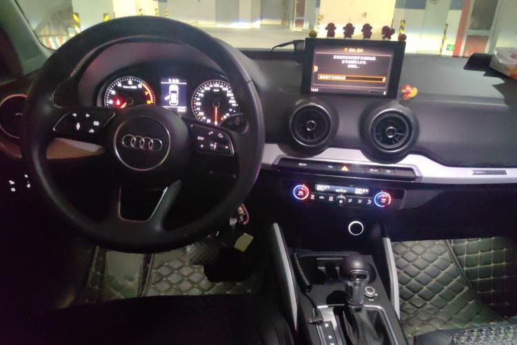 Used Audi Q2L 2018 35 TFSI Fashionable & Elegant Version China VI Emission Standard Center Console