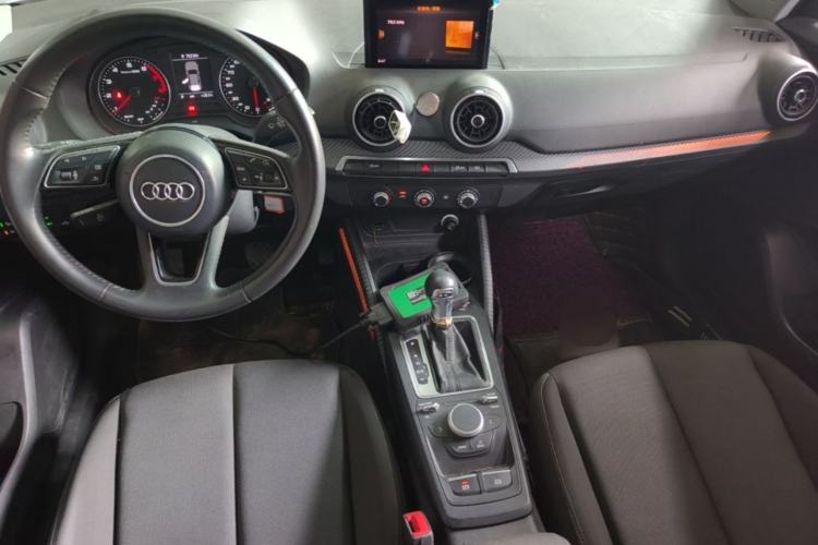 Used Audi Q2L 2018 35 TFSI Launch Exclusive Edition China VI Center Console