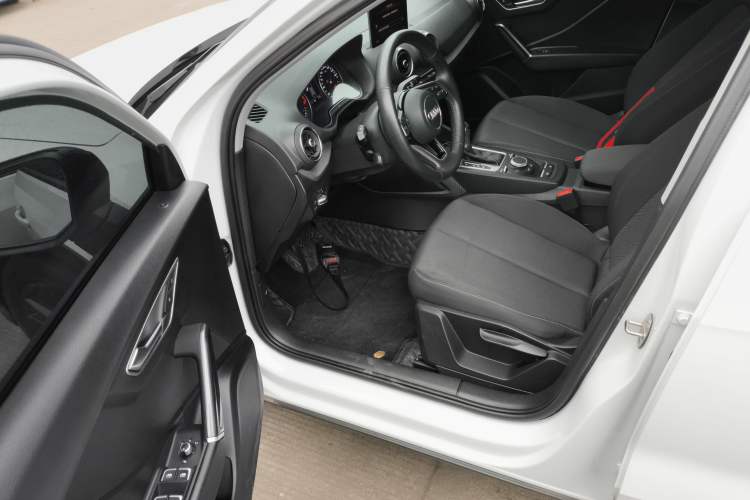 Used Audi Q2L 2018 35 TFSI Launch Exclusive Edition China VI Driver Seat