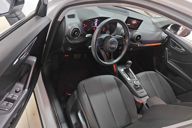 Used Audi Q2L 2018 35 TFSI Launch Exclusive Edition China VI Driver Seat