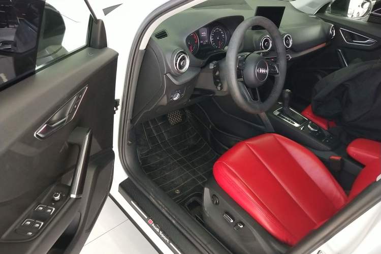 Used Audi Q2L 2018 35 TFSI Launch Exclusive Edition China V Driver Seat