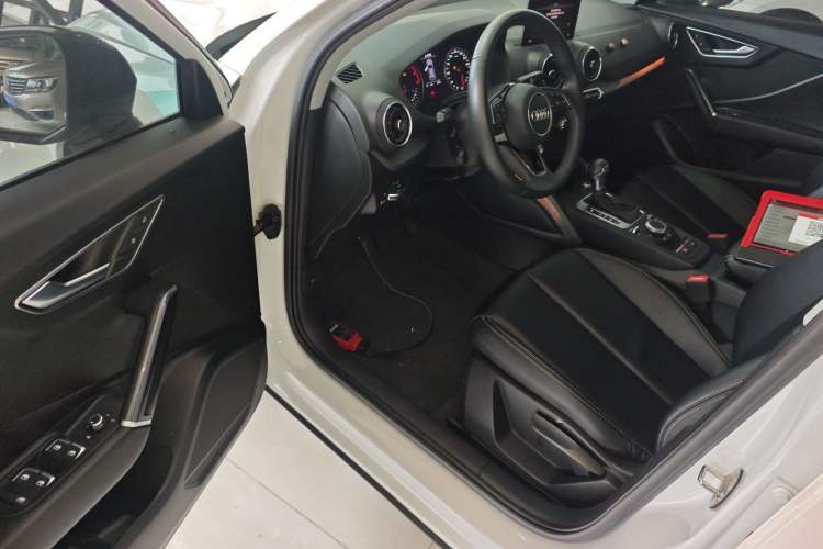 Used Audi Q2L 2018 35 TFSI Launch Exclusive Edition China VI Driver Seat
