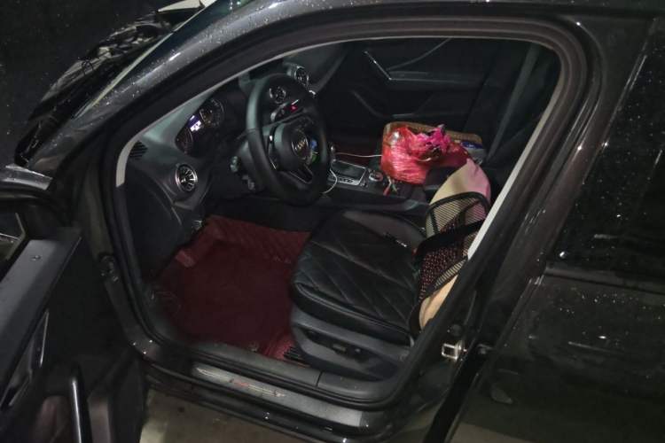 Used Audi Q2L 2018 35 TFSI Launch Exclusive Edition China VI Driver Seat