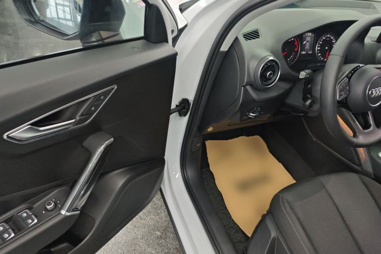 Used Audi Q2L 2018 35 TFSI Launch Exclusive Edition China VI Driver Seat