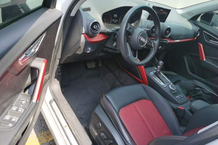 Used Audi Q2L 2018 35 TFSI Fashion Dynamic Version China VI Emission Standard Driver Seat