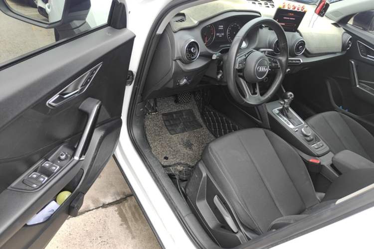 Used Audi Q2L 2018 35 TFSI Launch Exclusive Edition China VI Driver Seat