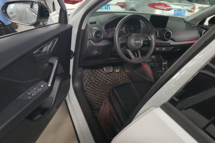 Used Audi Q2L 2018 35 TFSI Launch Exclusive Edition China VI Driver Seat