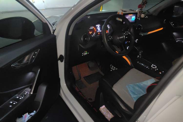 Used Audi Q2L 2018 35 TFSI Launch Exclusive Edition China VI Driver Seat