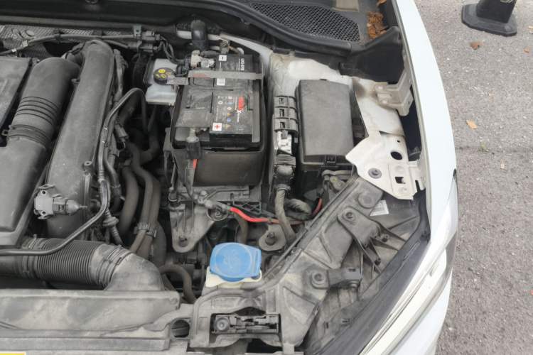 Used Audi Q2L 2018 35 TFSI Advanced Dynamic Version China VI Emission Standard Engine Bay Left