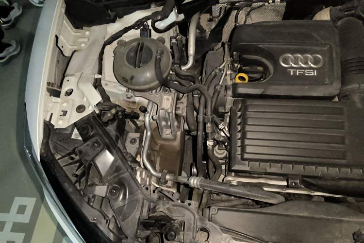Used Audi Q2L 2018 35 TFSI Fashion Dynamic Version China VI Emission Standard Engine Bay Right
