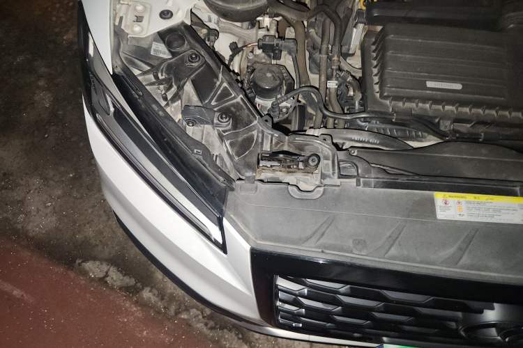 Used Audi Q2L 2018 35 TFSI Launch Exclusive Edition China VI Engine Bay Right