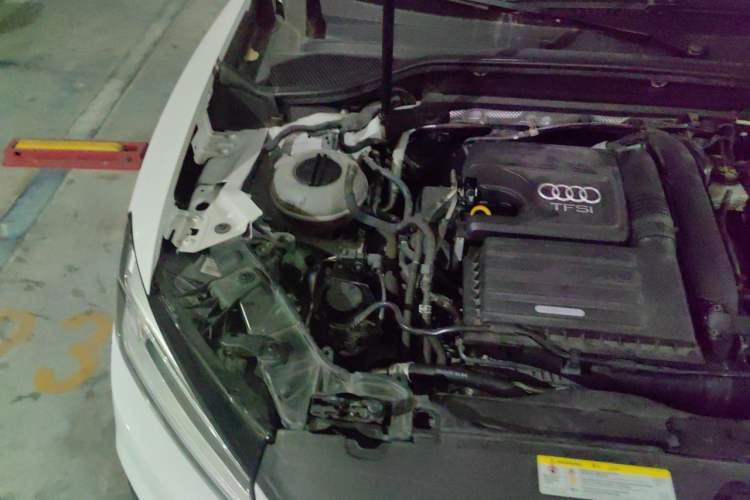 Used Audi Q2L 2018 35 TFSI Fashionable & Elegant Version China VI Emission Standard Engine Bay Right