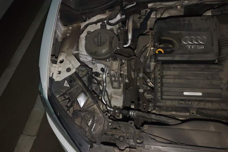 Used Audi Q2L 2018 35 TFSI Fashion Dynamic Version China V Emission Standard Engine Bay Right