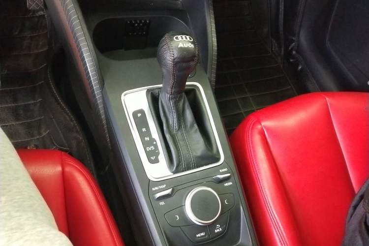 Used Audi Q2L 2018 35 TFSI Launch Exclusive Edition China V Gear Lever