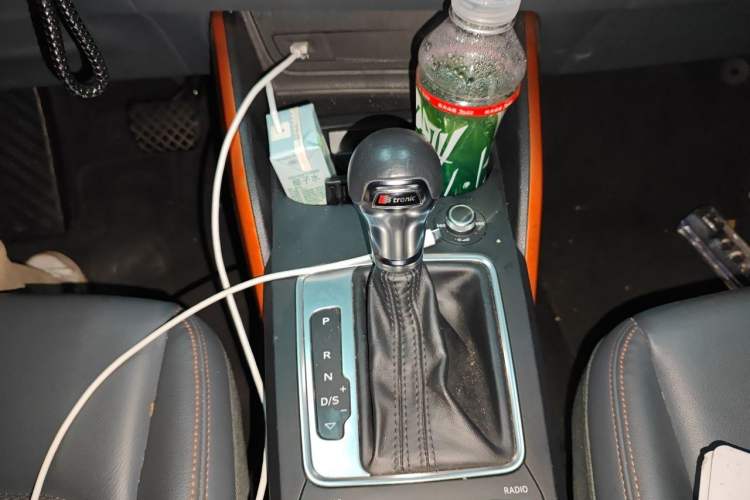 Used Audi Q2L 2018 35 TFSI Fashionable & Elegant Version China VI Emission Standard Gear Lever