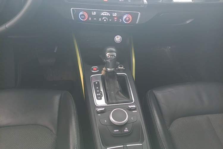 Used Audi Q2L 2018 35 TFSI Fashion Dynamic Version China V Emission Standard Gear Lever